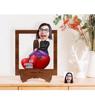 BK Gift Kişiye Özel Anneler Günü Temalı En Güzel Anne Karikatürlü Ahşap Standlı 3D Biblo-1 (Beyaz)