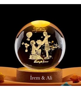 Kişiye Özel Romantik LED Işıklı 3D Kristal Küre – “Love You Forever” Yazılı Aşk Temalı Dekoratif Gec