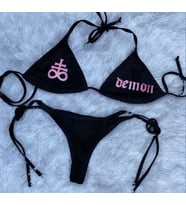 AMOR FACE ÖZEL TASARIM DEMON GÖĞÜS BASKILI SCUBA BRAZİLİAN SEXY BEACH WEAR KADIN BİKİNİ TAKIMI (Siyah)