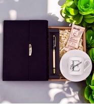Kişiye Özel Siyah Lüks Termo Deri Defter& Siyah/Gold Detaylı Roller Kalem& Harf Baskılı Fincan& Tek İçimlik Türk Kahvesi Hediye Seti