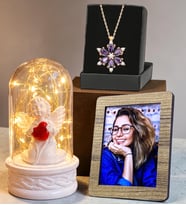 Kişiye Özel Fotoğraflı Hediye Seti LED Işıklı Beyaz Ayıcıklı Fanus ve Gerçek Ametist Taşlı Lotus Kolye