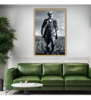 Metal Çerçeveli Temperli Cam Tablo Siyah Beyaz Kasketli Atatürk (Gold)