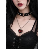 Gotik Kırmızı Kalp Dikenli Tel Figürlü Unisex Metal Kolye