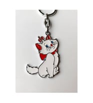 Kırmızı Kurdelalı ve Papyonlu Beyaz Renkli Şirin Kedi Metal Anahtarlık