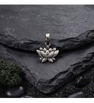 Gümüş Lotus Çiçeği Kolye Ucu 925 Ayar Gümüş Lotus Çiçeği Figürlü Unisex Kolye Taşsız Lotus Kolye Ucu