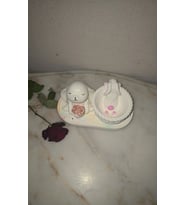 3'lü Tavşan Temalı Dekoratif Set Takı Kutusu, Çiçek Koklayan Tavşan ve Çiçek Kokulu Mum El Yapımı Hediye Seti