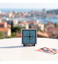 Modern Pusula Figürlü Dekoratif Parça, Yaşam Alanınıza Macera Katan Dokunuş 10x10 cm