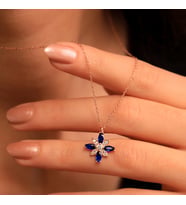 925 Ayar Gümüş Safir Taşlı Kamelya Çiçeği Kolye