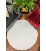 Beyaz Renkli Yumuşak Yüzeyli Kaydırmaz Yuvarlak Peluş Halı