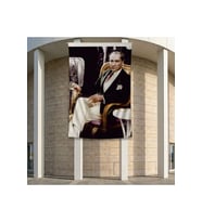 Koltukta Oturan Atatürk- Takım Elbiseli Atatürk Poster Bayrak Premium Raşel Kumaş ATA25 2x3m