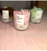 Buzlu Çilekli Latte Mum – Sahte Çilekli İçecek – El Yapımı Soya & Jel Mum