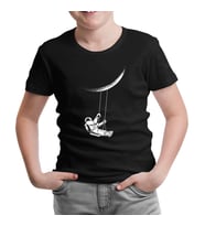 Astronot Salıncak Siyah Çocuk Tshirt