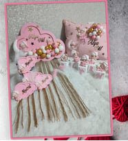 Yeni Doğan 4 lü Kuzulu Set Kız Bebek TakıYastığı Ledli Işıklı Pano Ahşap Magnet ve Küp İsimlik AÇIKLAMAYI OKUYUN LÜTFEN