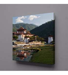 UZAK BİR KASABA KANVAS TABLO 40x40cm (Karışık)