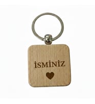Kişiye Özel Kare Ahşap Anahtarlık – İsminiz ve Kalp Yazılı Lazer Gravür Anahtarlık – Romantik Özel Tasarım Hediye