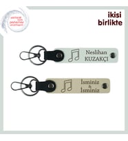 Sevgililer Günü İçin Ritmik Dokunuş, Kişisel Deri Anahtarlık Set, İsimleri Yazdır, Beyaz-Sütlü Kahve