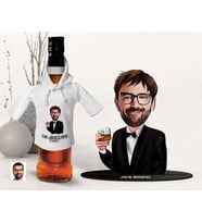 BK Gift Kişiye Özel Karikatürlü 3D Ahşap Biblo ve Beyaz Mini İçki Şişesi Tişörtü Hediye Seti, Arkadaşa Hediye, Sevgiliye Hediye-2