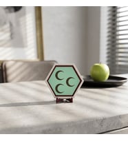 Çerçevesiz Formda Üç Hilal İbareli Dekoratif Masaüstü Süsü Çalışma Masalarınıza Şık Bir Dokunuş 10x10 cm