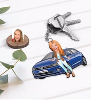 BK Gift Kişiye Özel Kadın VW Polo Figürlü Plakalı Ahşap Karikatür Anahtarlık-1