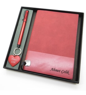 Signator® Codex  N145 Kişiye Özel Defterli Set - İsme Özel Kırmızı Kalem + İsme Özel Kırmızı Defter + İsme Özel Kırmızı Anahtarlık  İsme Özel Kutusunda Hediyelik Set (Karışık)