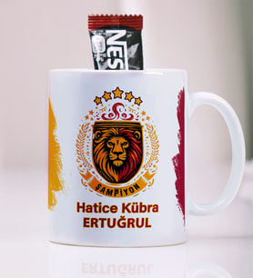 BBaskı  Kişiye Özel İsim Yazılı Sarı-Kırmızı Aslan Taraftar Kupa Bardak  Tribün Ruhunu Taşıyan Tasarım  A Kalite Premium Porselen (%80/%20)  Kalıcı Baskı  Günlük Kullanım  Güçlü Paketleme