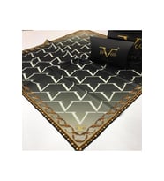 19V69 ITALIA Desen Black Seri Twill Eşarp Eşarp Askısı ile Birlikte 90x90 cm Hak