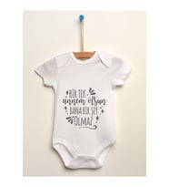 Unisex Bebek Beyaz Bir Tek Annem Olsun Bana Bir Şey Olmaz Baskılı Body Zıbın