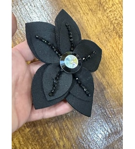 13X13 CM SİYAH TAŞLI ÇİÇEK BROŞ GİYİM YAKA AKSESUARI