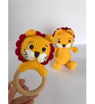 Sevimli Aslan Uyku Arkadaşı ve Çıngırak Amigurumi Organik Oyuncak
