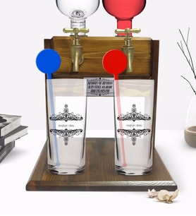 BK Gift Kişiye Özel Renkli Baskılı İsimli İkili Vodka Bardağı ve Çift Musluklu Doğal Ahşap Vodka Standı-112 (Model 1)