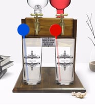 BK Gift Kişiye Özel Renkli Baskılı İsimli İkili Vodka Bardağı ve Çift Musluklu Doğal Ahşap Vodka Standı-112 (Model 1)