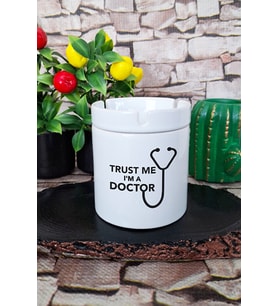 Trust Me I'm A Doctor Baskılı Seramik Kapaklı Kokusuz Küllük