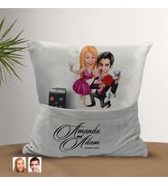 BK Gift Kişiye Özel Sevgililer Karikatür Tasarımlı Organizer Kumanda ve Atıştırmalık Cepli Gri Kırlent Yastık-9 Arkadaşa Hediye, Cepli Yastık