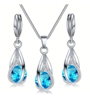 Swarovski Taşlı, Zirkon Taş İşlemeli  Zarif Takı Seti (Kolye Küpe), Yeni Yıl, Sevgililer Günü Hediye si, Ahşap Kutu İçerisinde (Açık Mavi)