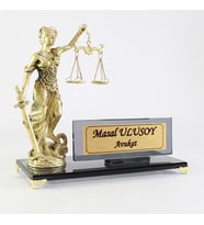 Kişiye Özel Tasarım Premium Themis  Adalet Heykelli Masaüstü İsimlik – Yönetici İsimlik- Ofis Masaüstü İsimlik