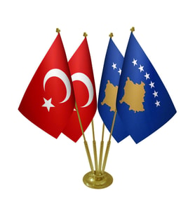 Masa Üstü Kosova Bayrağı Türk Bayrağı Dörtlü Pirinç Direk Masa Bayrak Seti