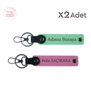 Anneye Yılbaşı Sürprizi, İsimli 2’li Anahtarlık Hediye Takımı, Yeşil-Pembe