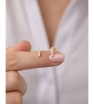 Taşlı Minik Çubuk 14 Ayar Altın Küpe (Gold)