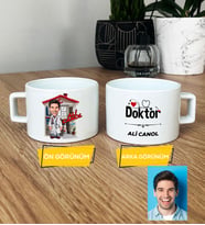 Kişiye Özel Karikatürlü Doktor Hediye Lüks Fincan Doktora Tıp Bayramı Hediyesi (Beyaz)