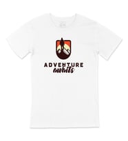 Adventure Awaits Tişört