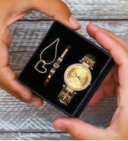Kalpli Kolye & Taşlı Gold Bileklik & Spectrum Metal Kordon Kadın Kol Saati Hediye  Seti