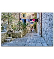 Cakatablo  Taş Sokak Binalar ve Eski Çeşme ile Turistler MDF Tablo