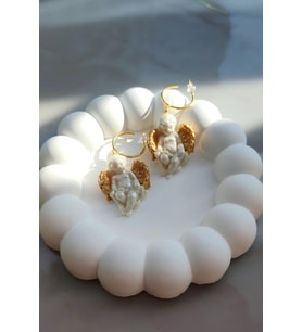 Heaven’s Glow Altın Kanatlı Masum Melek Tasarımlı Küpe