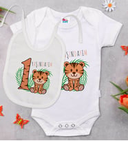 BK Kids 1 Yaşındayım Tasarımlı Beyaz Bebek Body Zıbın ve Mama Önlüğü Hediye Seti-2