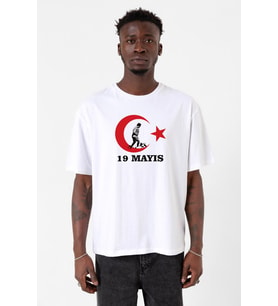 19 Mayıs Ata Beyaz Erkek Oversize Tshirt
