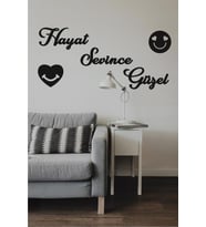 Hayat Sevince Güzel Duvar Yazısı Ahşap Duvar Tablosu + Mutlu Kalp Smile  (Siyah - Beyaz)