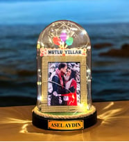 Kişiye Özel Led Işıklı Fotoğraflı ve İsimli Tasarım Fanus  MUTLU YILLAR Temalı