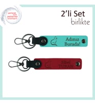 Kedi Sevgisiyle Dolu Kalplere, Pati Figürlü, Kişisel Yazılı 2’li Anahtarlık, Turkuaz-Kırmızı