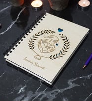 Kişiye Özel Anne Bebek Desenli Ahşap Kapaklı Defter - Ajanda - İsme Özel - A5 60 Yaprak (120 SAYFA) Hediyelik (Mavi)