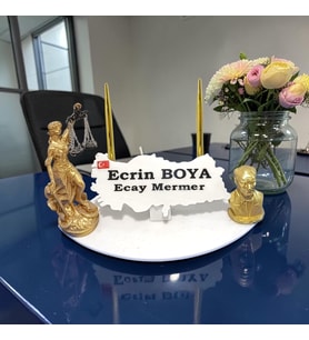Sümen Ofis Doğal Beyaz Mermer İsimlik Haritalı Gold Çift Kalem ,Atatürk ve Adalet Biblo